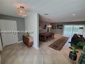 На продажу: $899,000 (4 спален, 2 ванн, 2005 Квадратных фут)