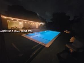 На продажу: $899,000 (4 спален, 2 ванн, 2005 Квадратных фут)