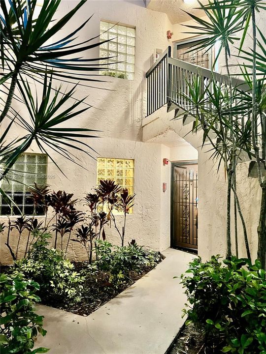 For Rent: $2,450 (3 beds, 2 baths, 1120 Square Feet)