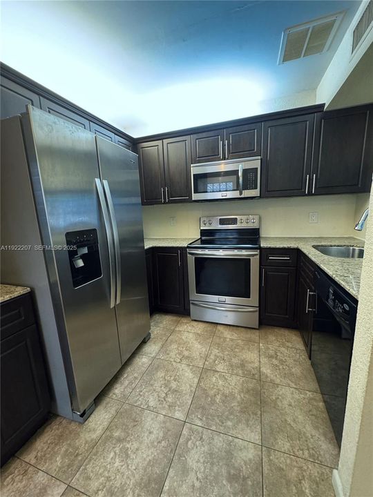 For Rent: $2,450 (3 beds, 2 baths, 1120 Square Feet)