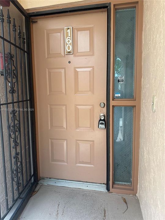 For Rent: $2,450 (3 beds, 2 baths, 1120 Square Feet)