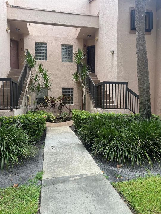 For Rent: $2,450 (3 beds, 2 baths, 1120 Square Feet)