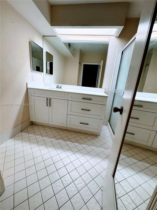 For Rent: $2,450 (3 beds, 2 baths, 1120 Square Feet)