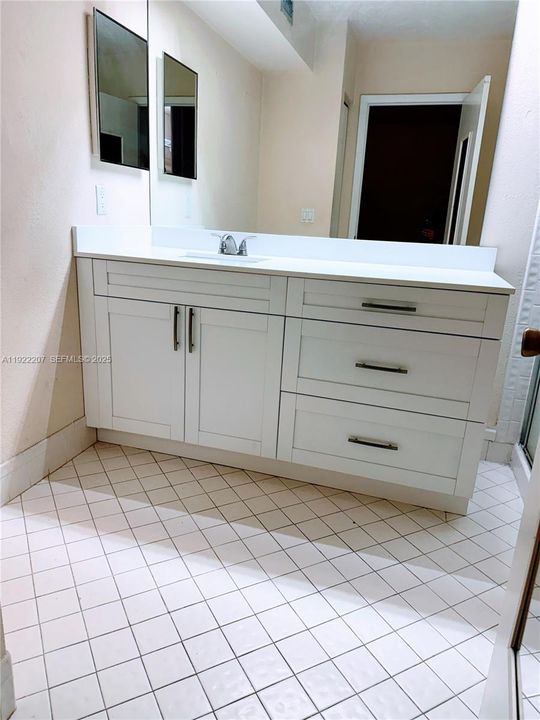 For Rent: $2,450 (3 beds, 2 baths, 1120 Square Feet)