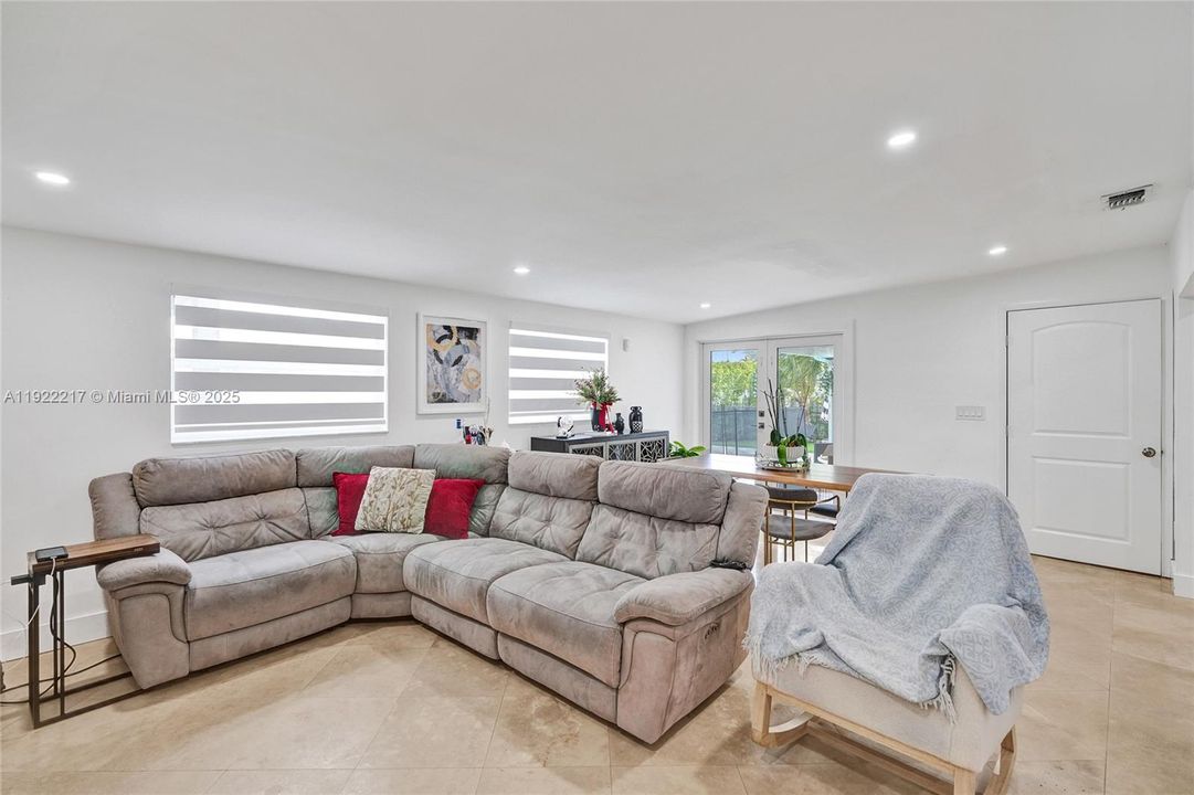 待售: $895,000 (3 贝兹, 2 浴室, 1613 平方英尺)