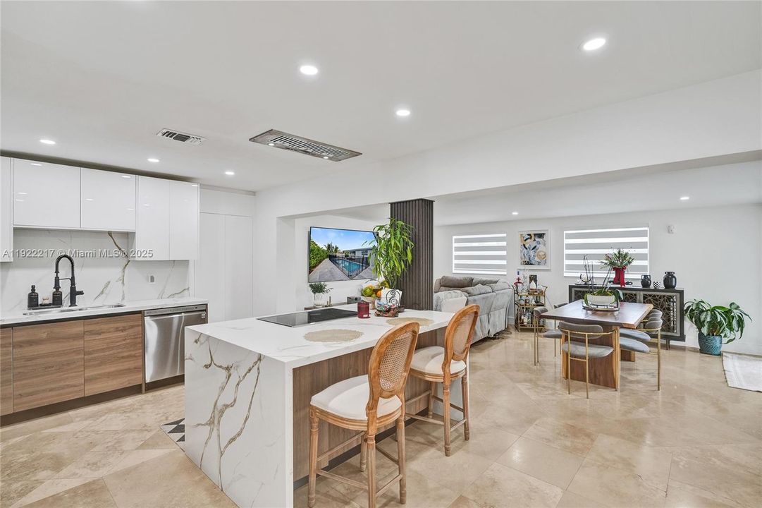 待售: $895,000 (3 贝兹, 2 浴室, 1613 平方英尺)