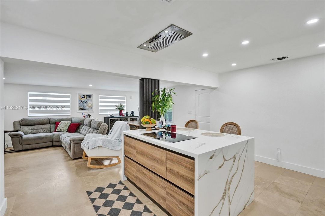 待售: $895,000 (3 贝兹, 2 浴室, 1613 平方英尺)