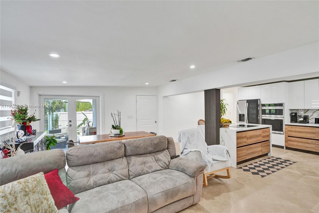 待售: $895,000 (3 贝兹, 2 浴室, 1613 平方英尺)