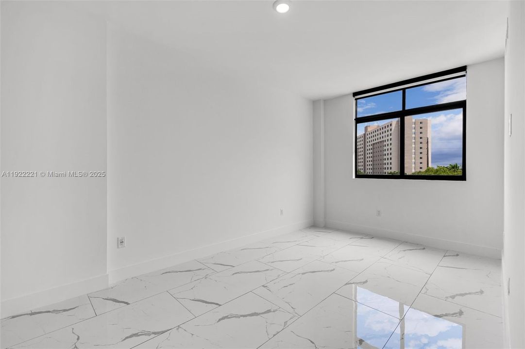 For Rent: $3,000 (2 beds, 2 baths, 931 Square Feet)