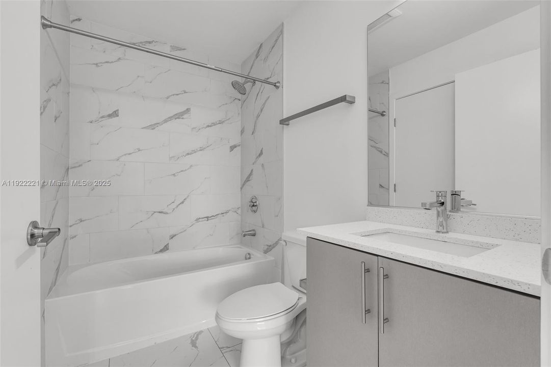 For Rent: $3,000 (2 beds, 2 baths, 931 Square Feet)