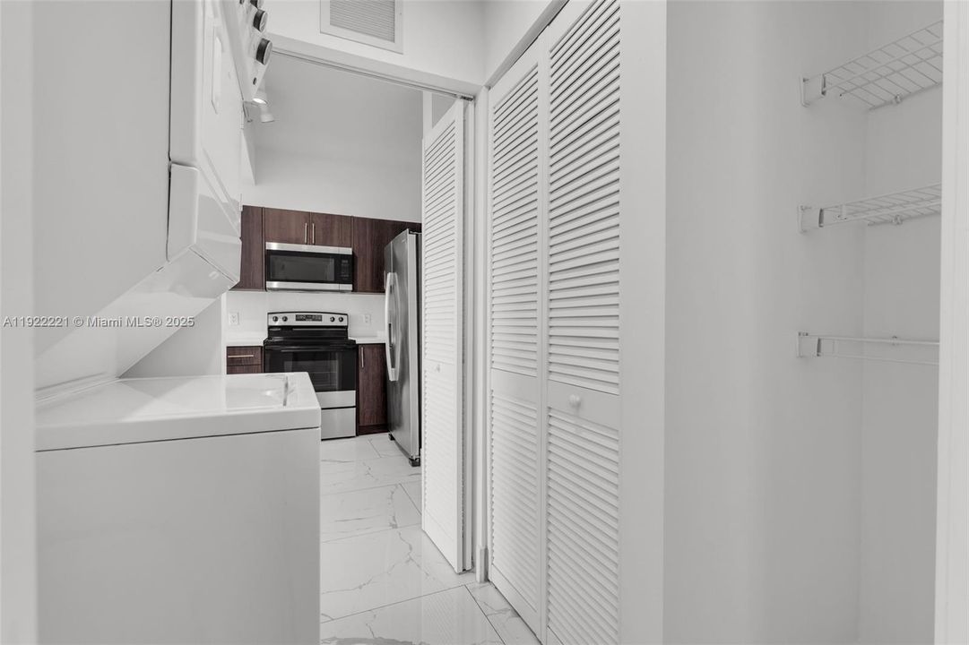 For Rent: $3,000 (2 beds, 2 baths, 931 Square Feet)