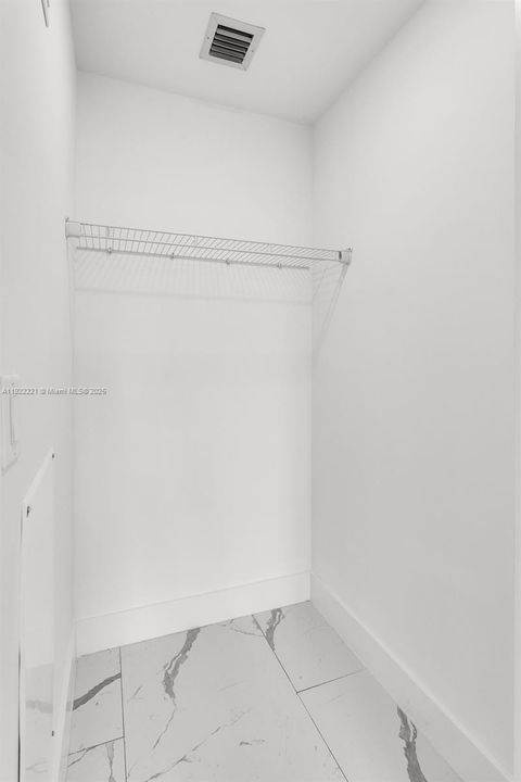 For Rent: $3,000 (2 beds, 2 baths, 931 Square Feet)