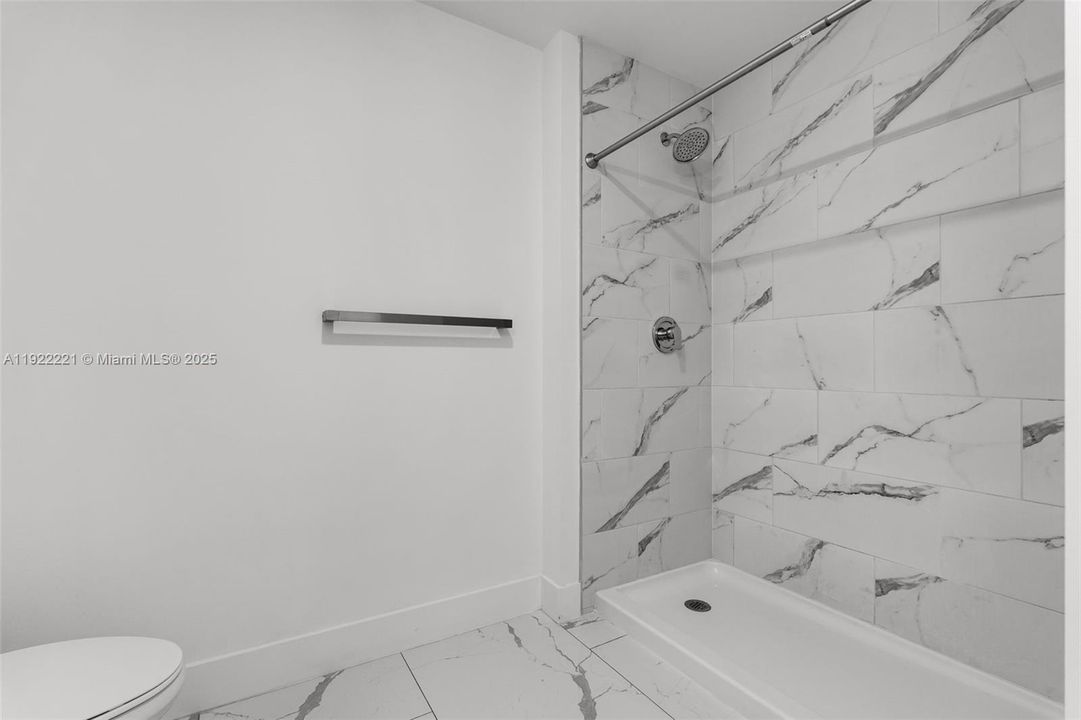 For Rent: $3,000 (2 beds, 2 baths, 931 Square Feet)