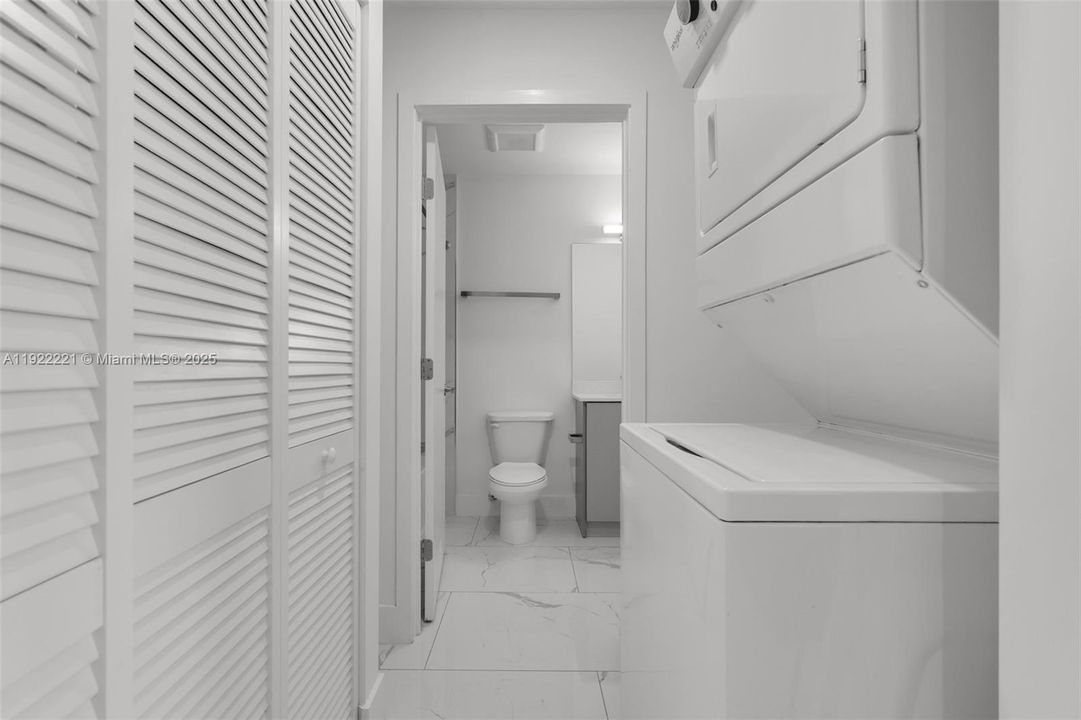 For Rent: $3,000 (2 beds, 2 baths, 931 Square Feet)