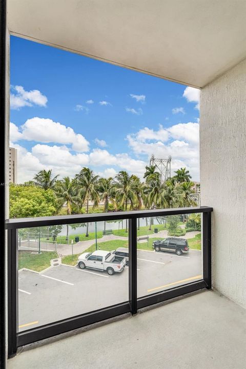 For Rent: $3,000 (2 beds, 2 baths, 931 Square Feet)