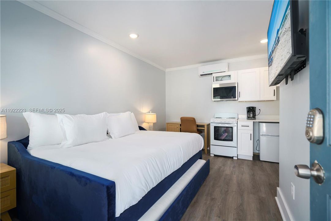 出租: $1,325 (0 贝兹, 1 浴室, 200 平方英尺)