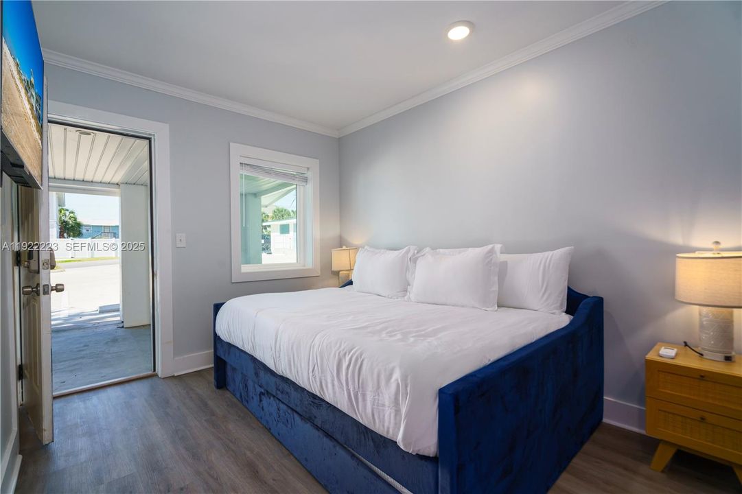 出租: $1,325 (0 贝兹, 1 浴室, 200 平方英尺)