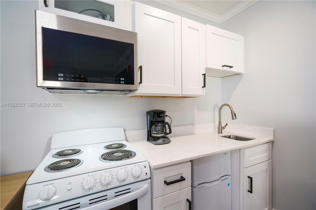 出租: $1,325 (0 贝兹, 1 浴室, 200 平方英尺)