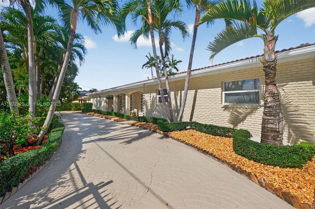 En Venta: $1,750,000 (3 camas, 3 baños, 2672 Pies cuadrados)