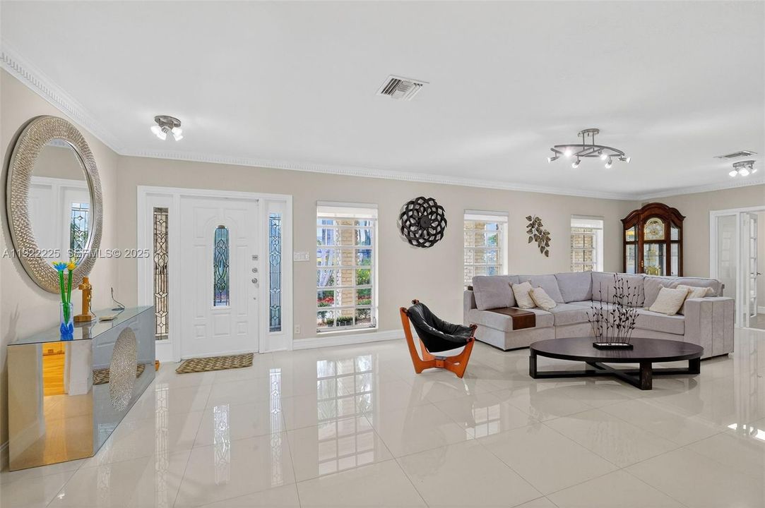 En Venta: $1,750,000 (3 camas, 3 baños, 2672 Pies cuadrados)