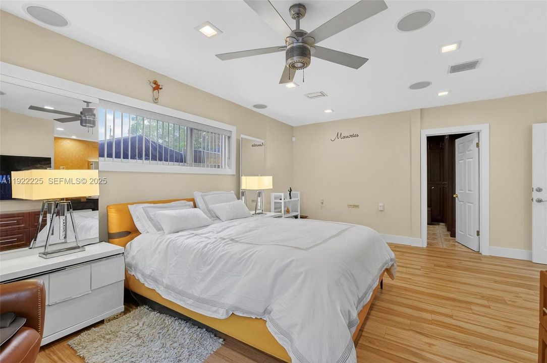 En Venta: $1,750,000 (3 camas, 3 baños, 2672 Pies cuadrados)