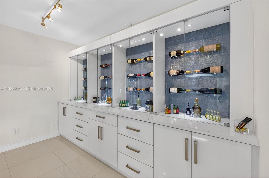 En Venta: $1,750,000 (3 camas, 3 baños, 2672 Pies cuadrados)