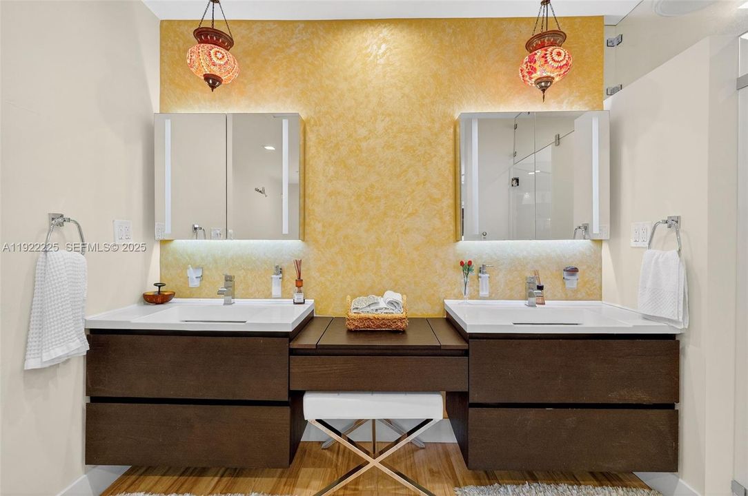 En Venta: $1,750,000 (3 camas, 3 baños, 2672 Pies cuadrados)