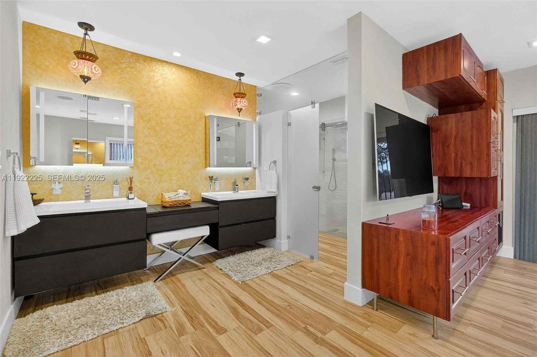 En Venta: $1,750,000 (3 camas, 3 baños, 2672 Pies cuadrados)