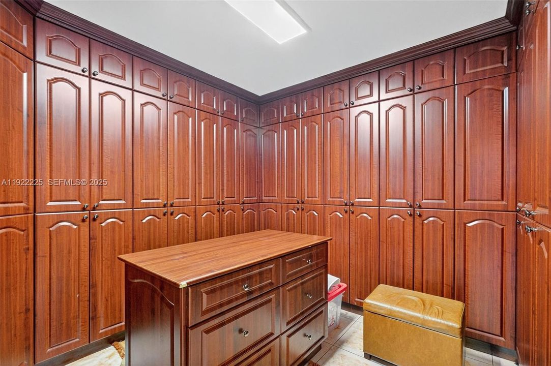 En Venta: $1,750,000 (3 camas, 3 baños, 2672 Pies cuadrados)