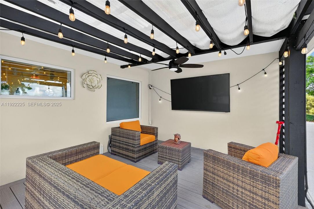 En Venta: $1,750,000 (3 camas, 3 baños, 2672 Pies cuadrados)