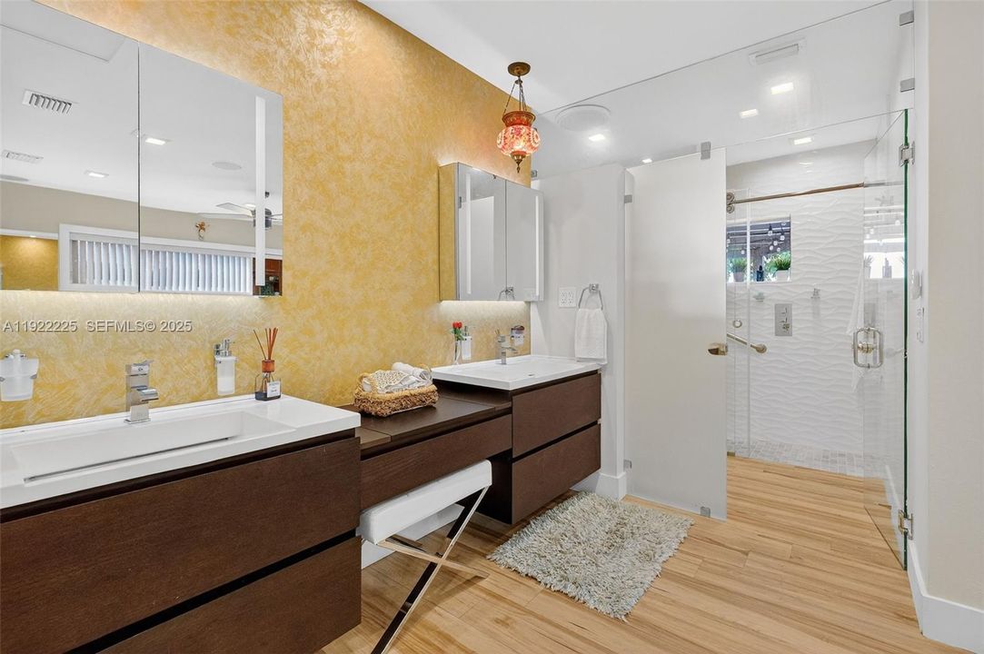 En Venta: $1,750,000 (3 camas, 3 baños, 2672 Pies cuadrados)