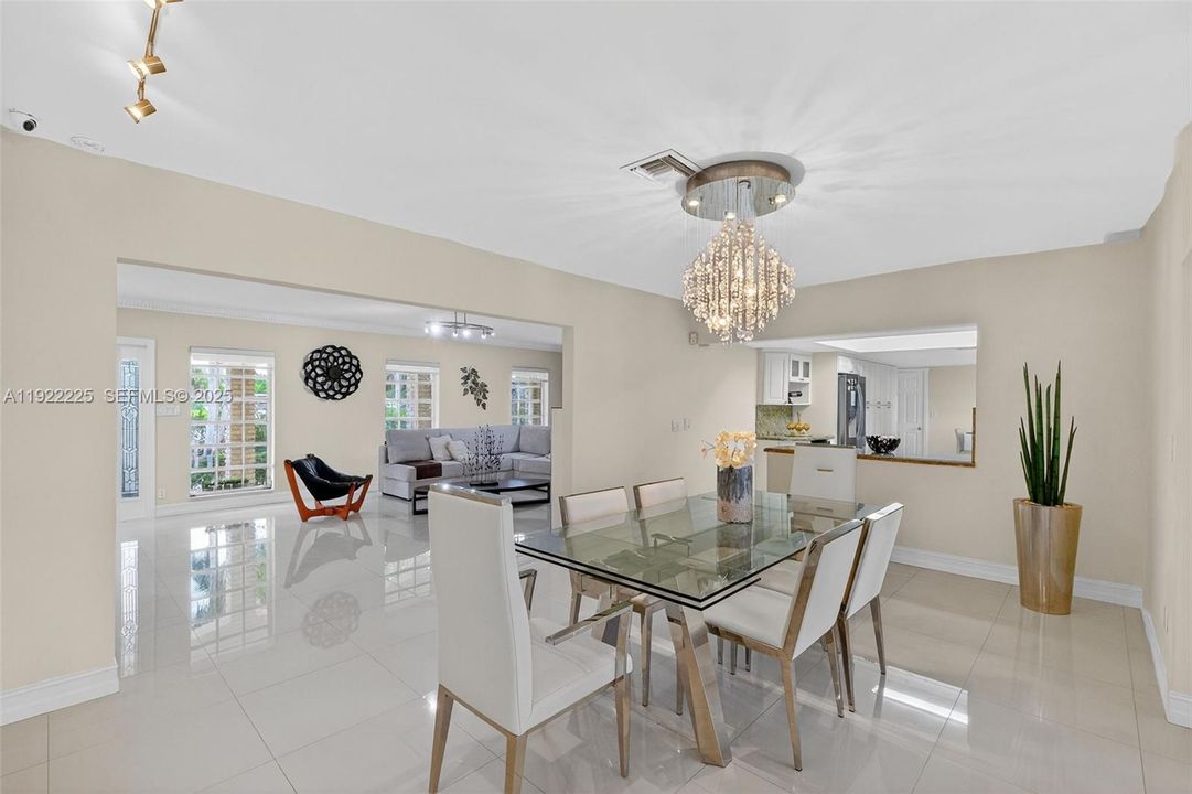 En Venta: $1,750,000 (3 camas, 3 baños, 2672 Pies cuadrados)