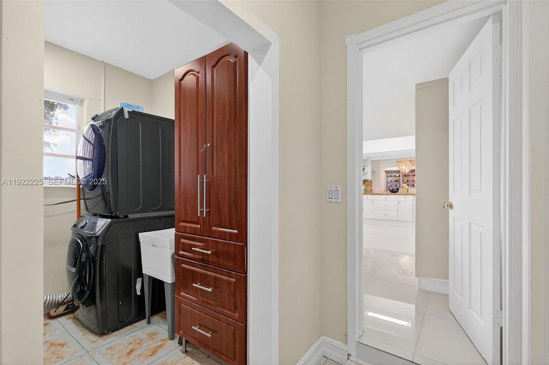 En Venta: $1,750,000 (3 camas, 3 baños, 2672 Pies cuadrados)