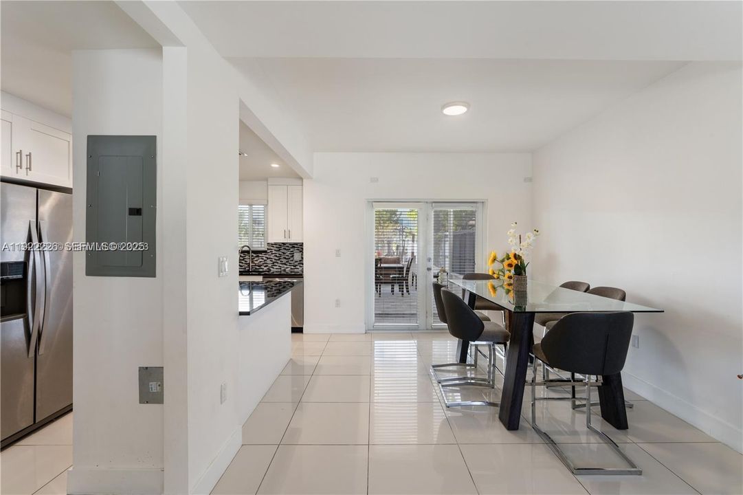 На продажу: $550,000 (4 спален, 3 ванн, 1476 Квадратных фут)