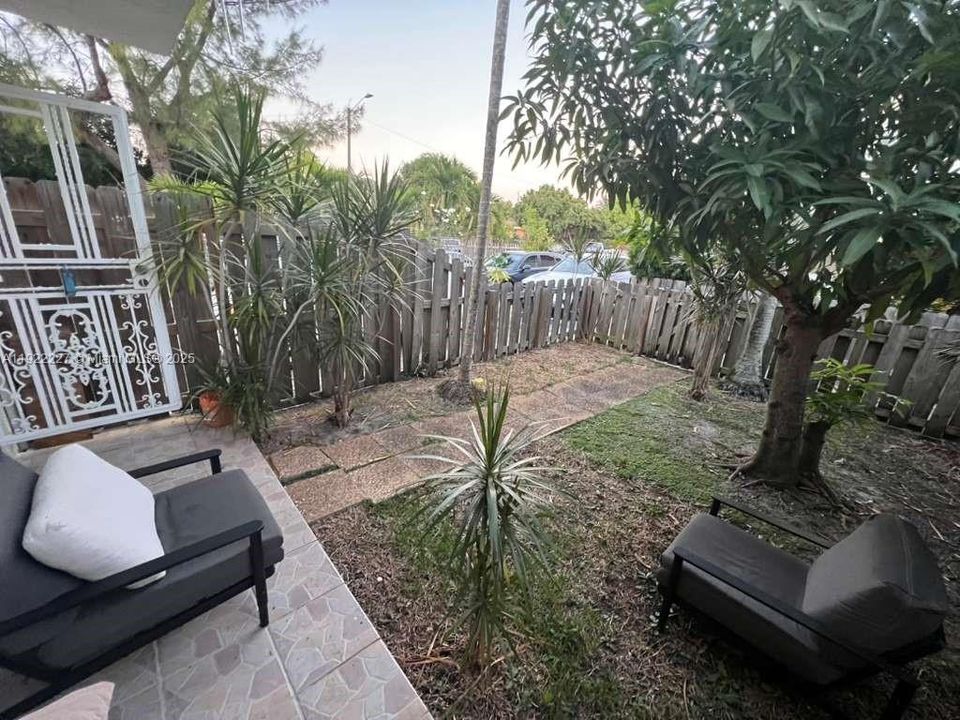 待售: $280,000 (2 贝兹, 1 浴室, 1086 平方英尺)