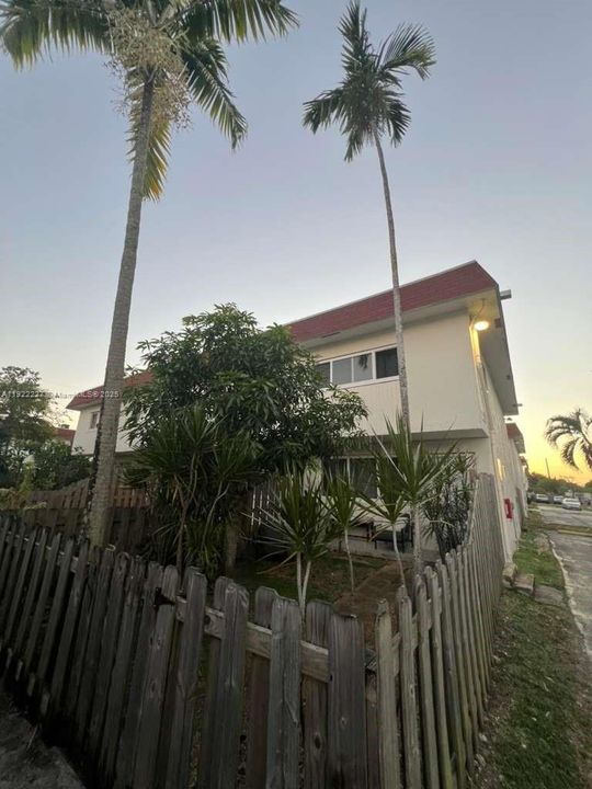 待售: $280,000 (2 贝兹, 1 浴室, 1086 平方英尺)