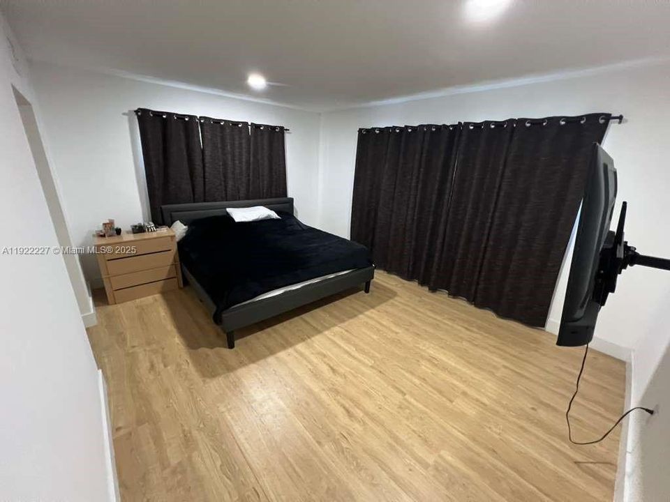 待售: $280,000 (2 贝兹, 1 浴室, 1086 平方英尺)