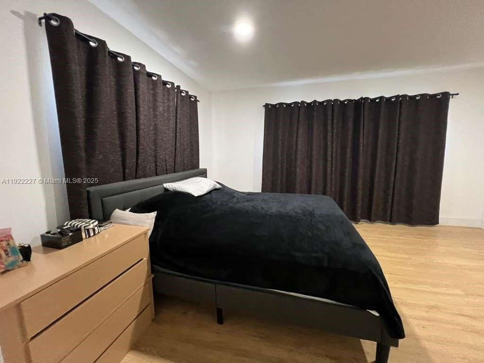 待售: $280,000 (2 贝兹, 1 浴室, 1086 平方英尺)