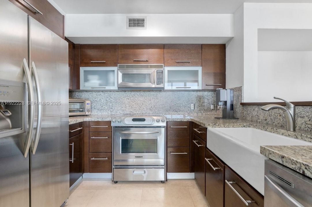 En Venta: $699,000 (2 camas, 2 baños, 1140 Pies cuadrados)