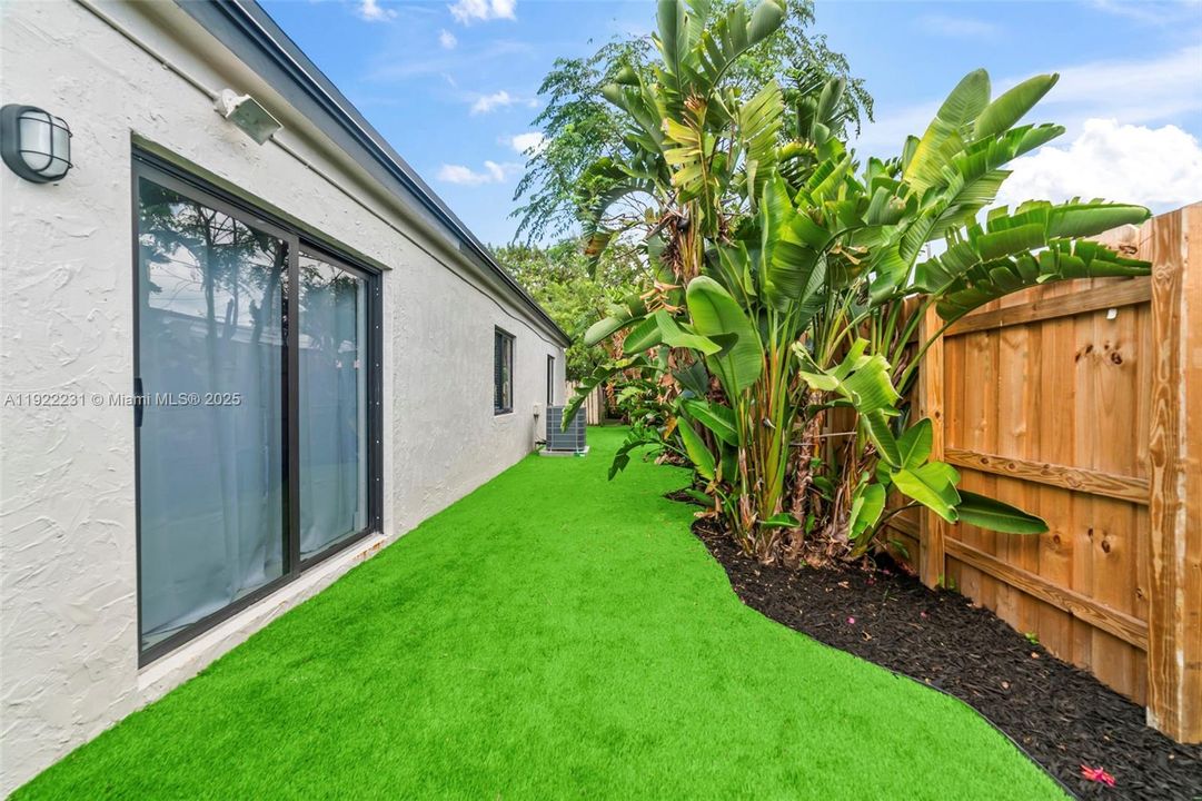 For Rent: $4,200 (4 beds, 2 baths, 1340 Square Feet)