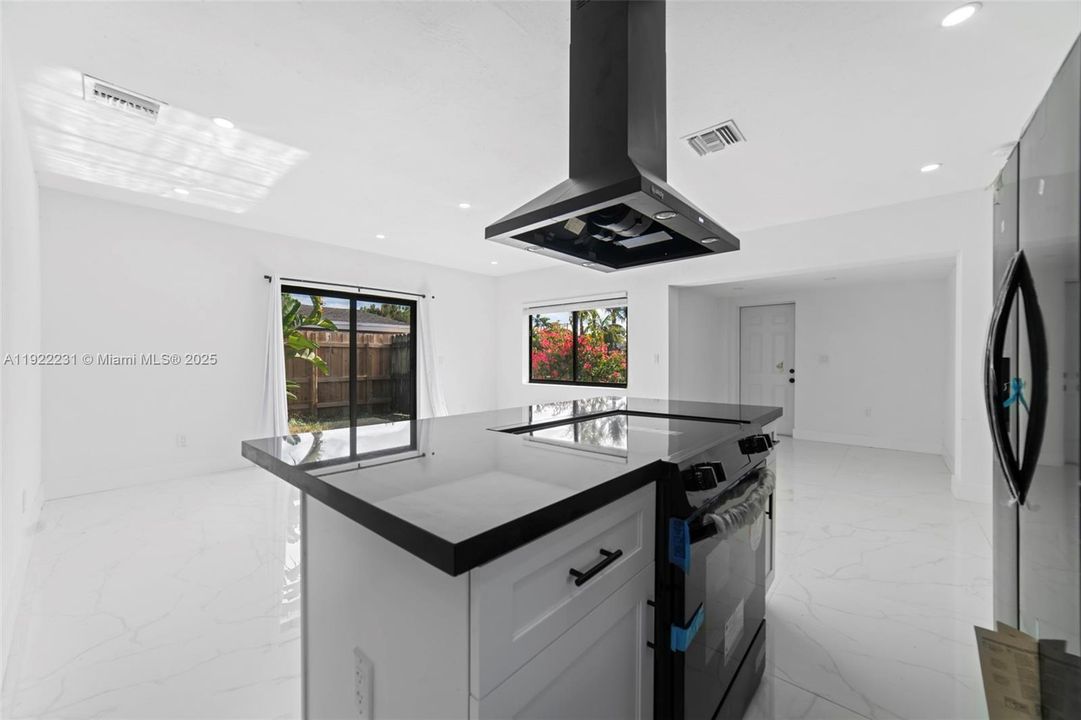 For Rent: $4,200 (4 beds, 2 baths, 1340 Square Feet)