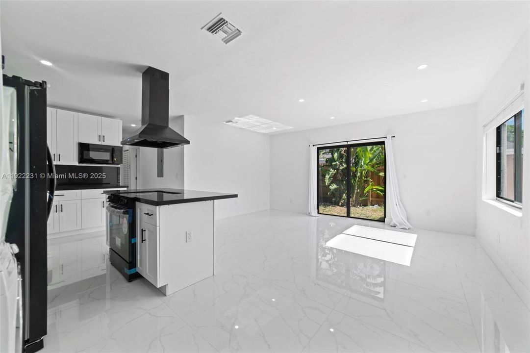 For Rent: $4,200 (4 beds, 2 baths, 1340 Square Feet)