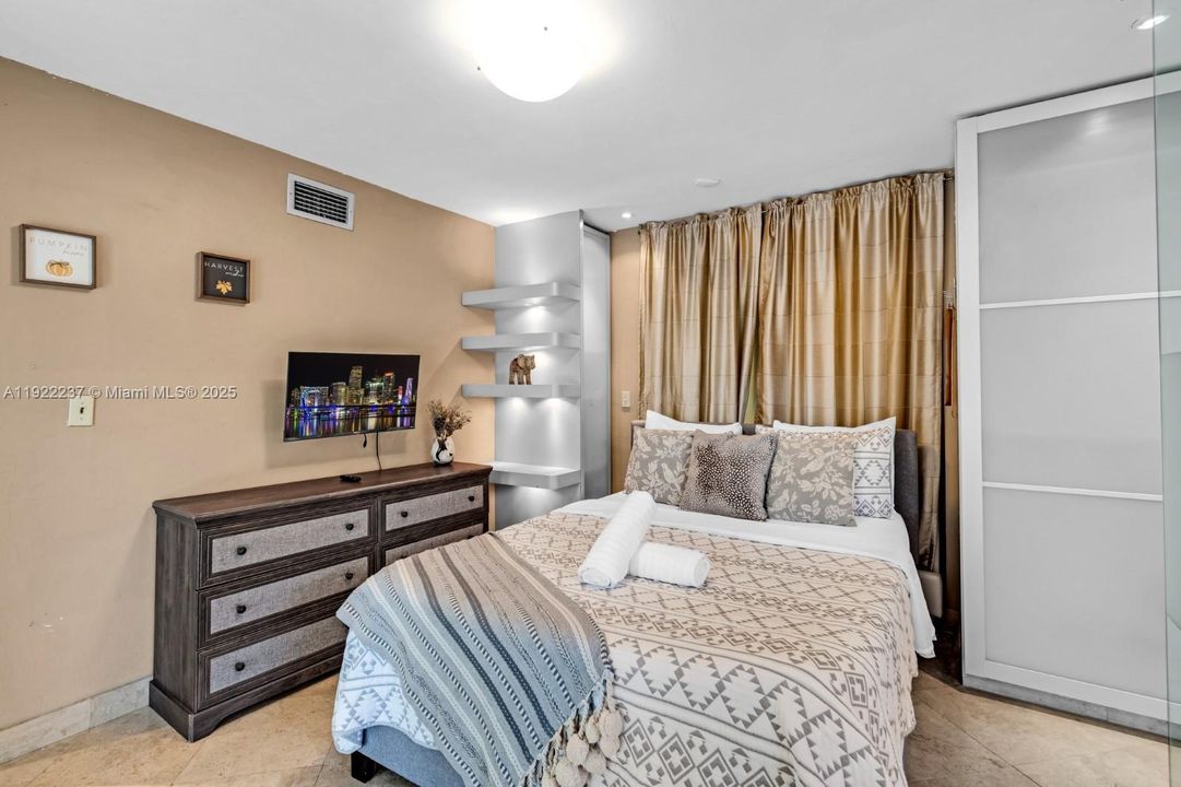 待售: $690,000 (3 贝兹, 2 浴室, 1125 平方英尺)