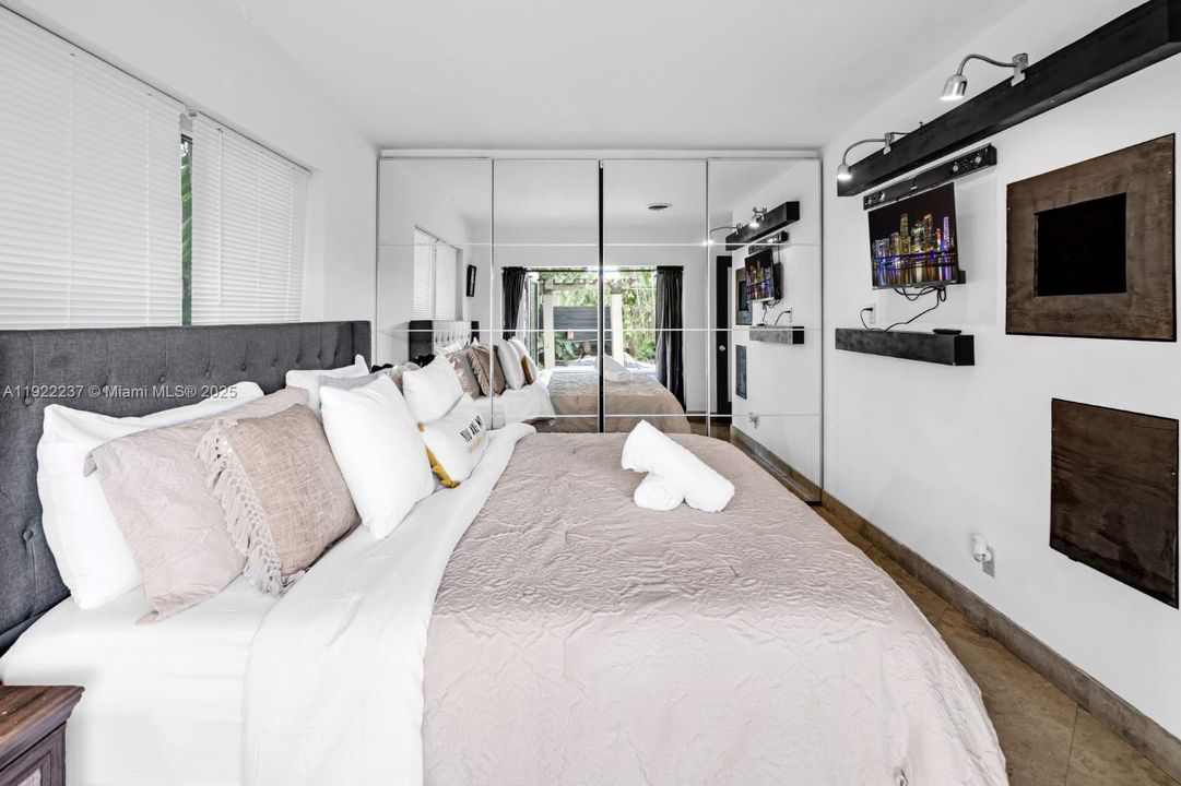 待售: $690,000 (3 贝兹, 2 浴室, 1125 平方英尺)