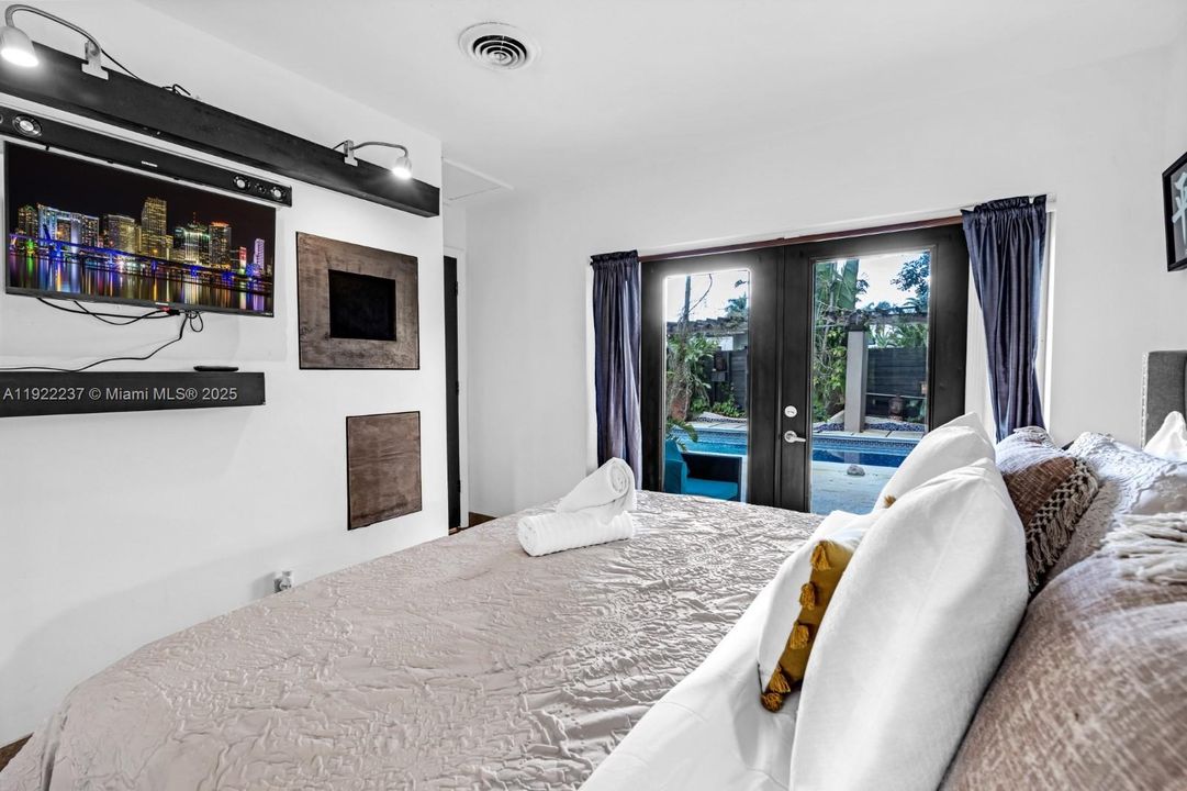 待售: $690,000 (3 贝兹, 2 浴室, 1125 平方英尺)