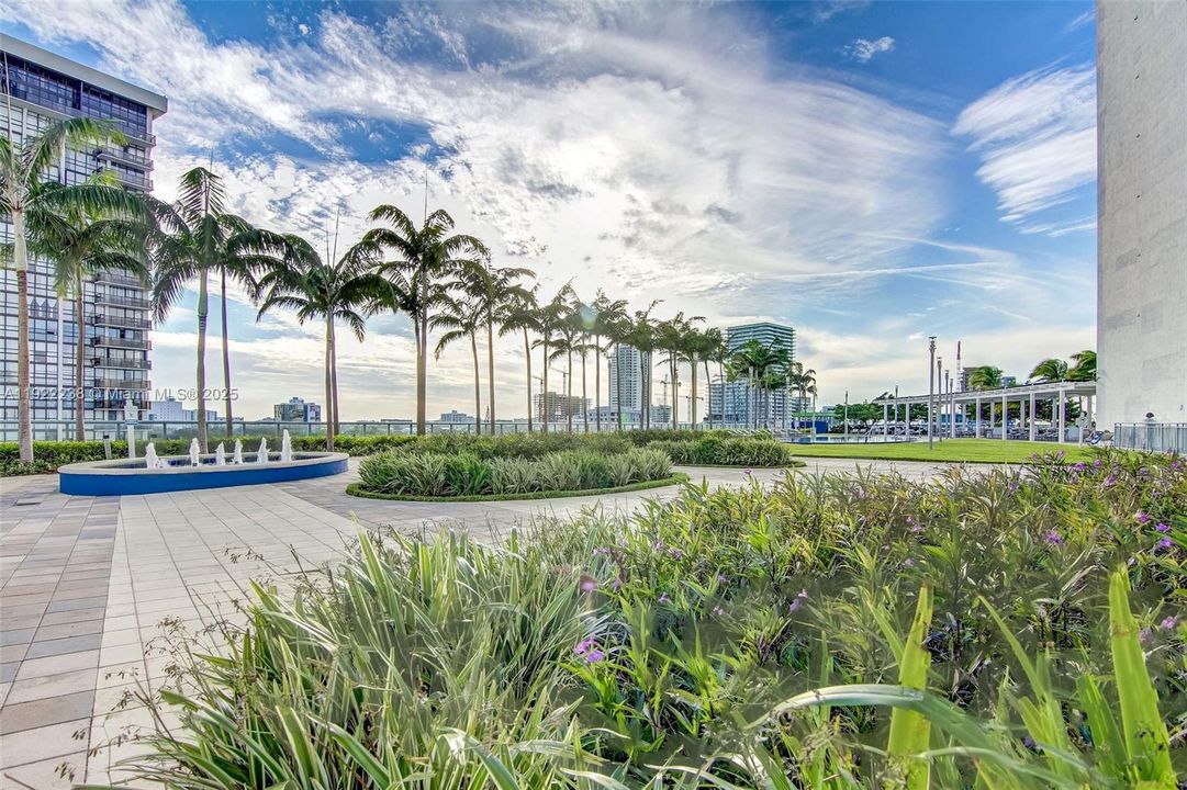 Activo con contrato: $3,400 (1 camas, 1 baños, 773 Pies cuadrados)