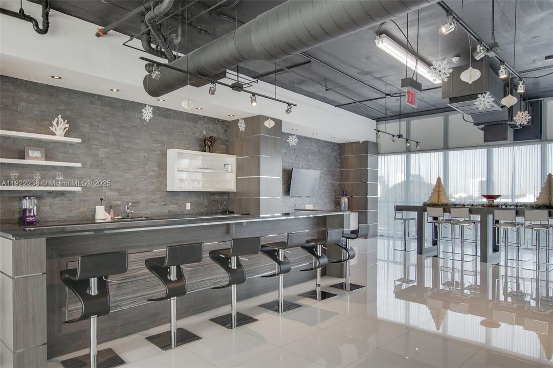 Activo con contrato: $3,400 (1 camas, 1 baños, 773 Pies cuadrados)