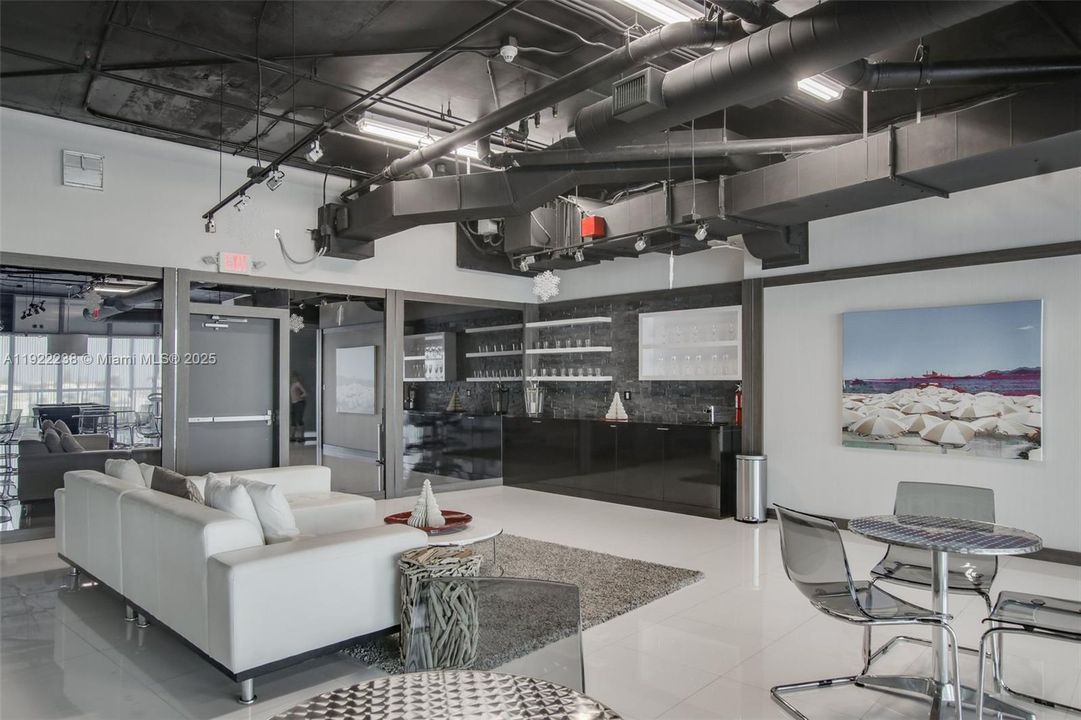 Activo con contrato: $3,400 (1 camas, 1 baños, 773 Pies cuadrados)