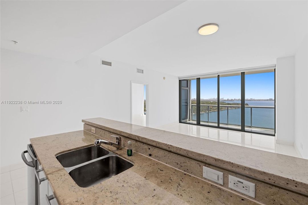 Activo con contrato: $3,400 (1 camas, 1 baños, 773 Pies cuadrados)