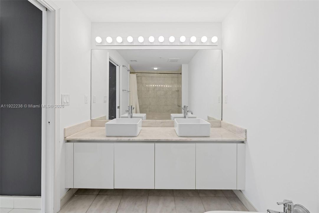 Activo con contrato: $3,400 (1 camas, 1 baños, 773 Pies cuadrados)